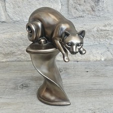 Vintage Quality Pouncing Cat