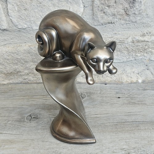 Vintage quality pouncing cat - quality,