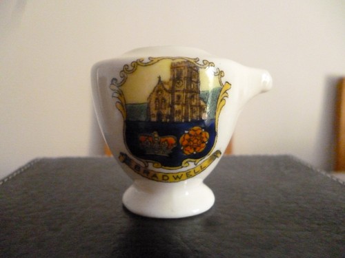 Bradwell crested swan china - crested,