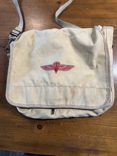 Israeli paratrooper messenger - israeli,