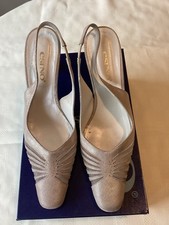 Esino Women’s Leather Sling