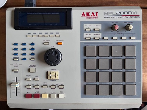 Akai mpc2000xl sampler outs - akai,