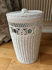 Small Round White Wicker Handmade Laundry Basket with Lid Collect from SL2