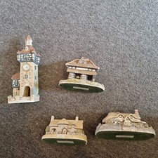 Memory Lane Cottages Set By