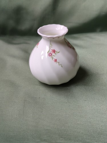 Wedgwood pink garland vase - pink,