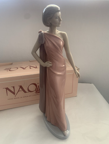 Nao porcelain woman figurine - nao,