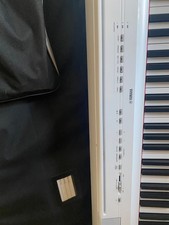 White Yamaha piano keyboard