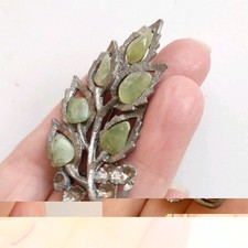 Vintage Polished Green Agate / Gemstone Leaf Brooch Textured Silver Tone Metal 