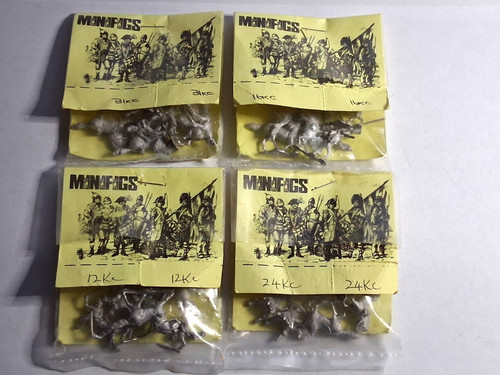 Vintage minifigs metal - (m1),