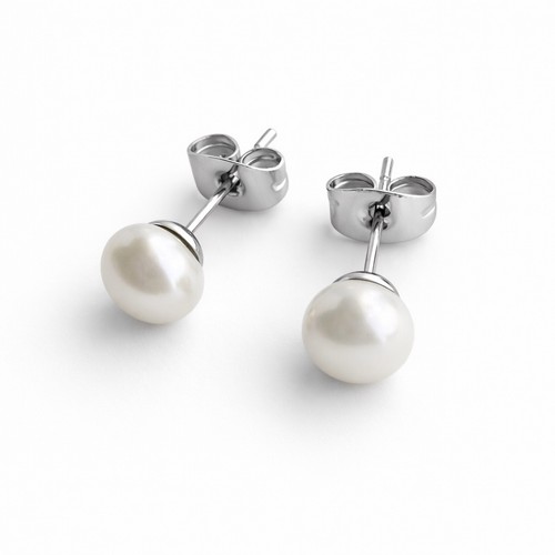Natural freshwater pearl stud - pearl,