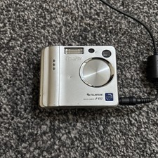 Fuji Finepix F410 digital compact camera. Excellent.  Untested with charger
