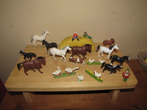 Britains corgi farm - &,