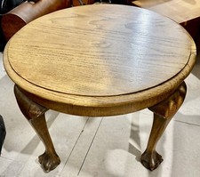 Antique Round Oak Top Coffee Table, Cabriole Legs With Claw And Ball Feet