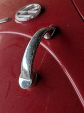 Split beetle bonnet handle