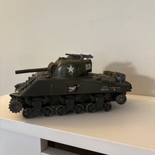 New Ray 1/32 Scale WWII M4A3  Sherman Tank Diecast Plastic 23 Working