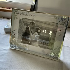 Wedding Day Photo Frame Impressions by Juliana brand new in box, Takes a 7”x5” 