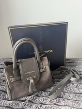 Fairfax Favor Mini Windsor