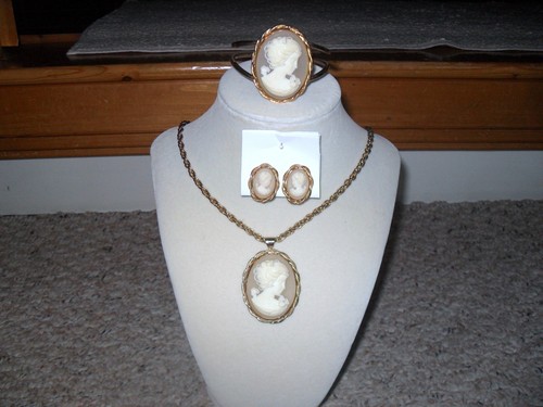 Vintage resin cameo - vintage, matching