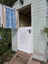 Shepherds hut - hut,
