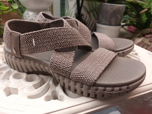 Bnwot skechers goga mat taupe - goga,