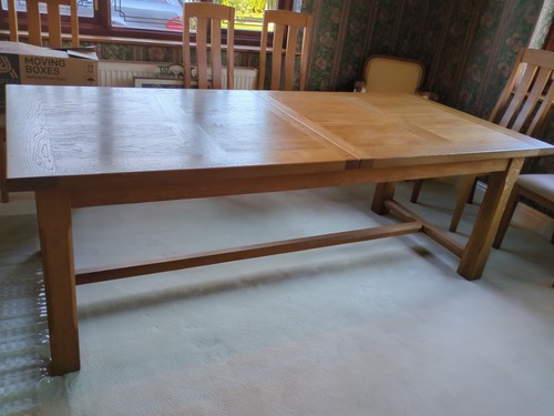 Dining room table - table, solis