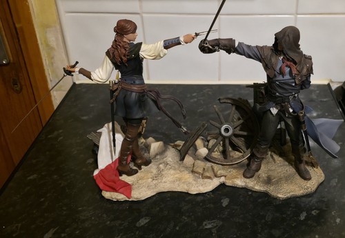 Assassin creed statue arno - assassin's,