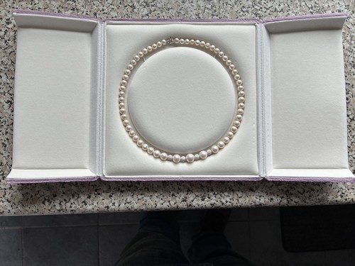 Genuine graduated white - graduated, pearl
