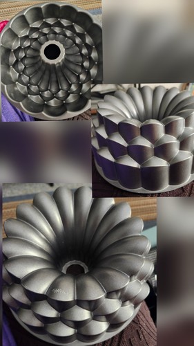 Wilton bundt cake pan - wilton,