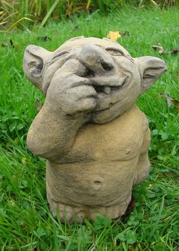 Small nose picking troll - small,