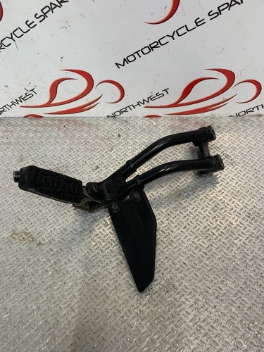 Ktm duke 390 - rear, footrest