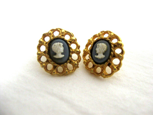 Vintage dainty cameo earrings - vintage,