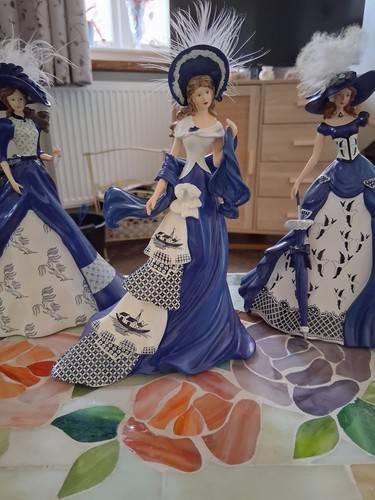 The blue willow lady - blue,