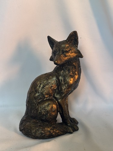 Fox sitting down - fox, in
