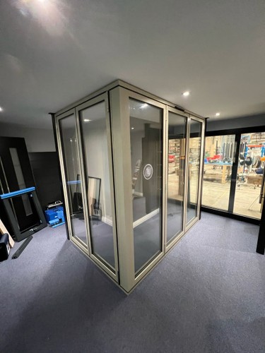 Aluminium corner bifolds - corner,