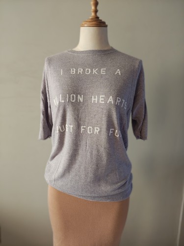 Zoe karssen open - back, slogan