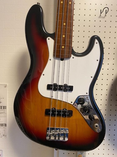 Fender standard fretless - fender,