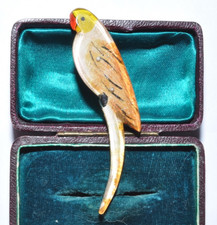 LOVELY VINTAGE ART DECO EARLY PLASTIC PARROT BROOCH