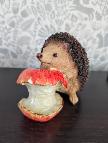 Hedgehog with apple cute - hedgehog, apple.