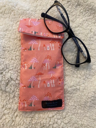 Pink mushroom glasses case - pink,