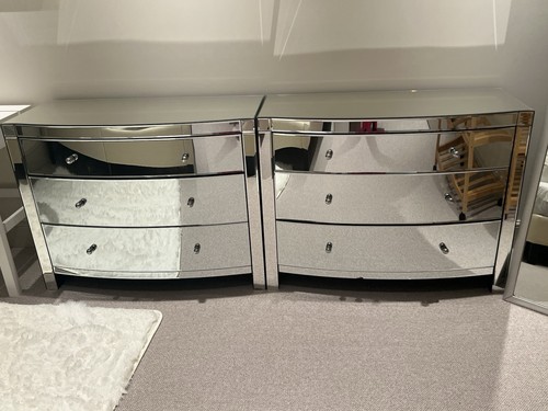 Two mirrored chest drawers - of,
