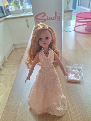 Sindy tonner the red - red, carpet