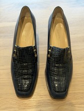 Van Dal Navy and Black Croc Mid Heel Court Leather Shoes Size 6.5