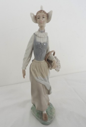 Lladro 4860 genteel dutch girl - lladro,
