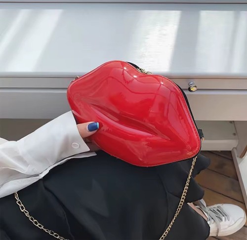 Red lip chain - lip, shoulder