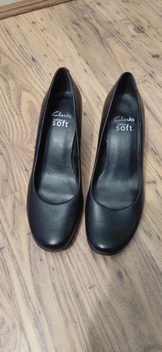 Clarks cushion soft black