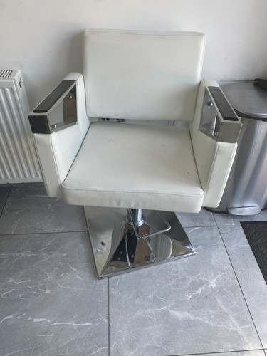 Off white hairdressing salon - off,