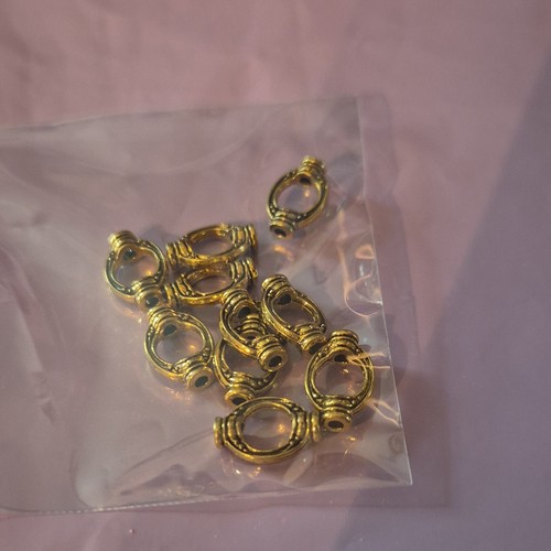 Gold tone metal - gold, screw