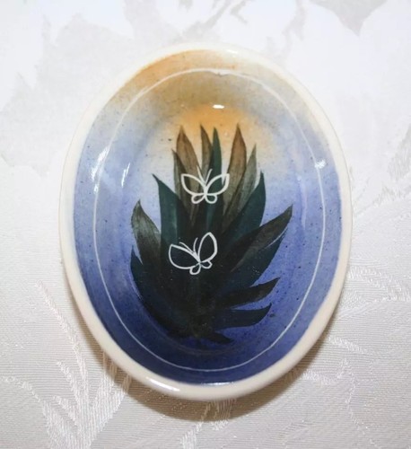 Pretty vintage hand - pretty,