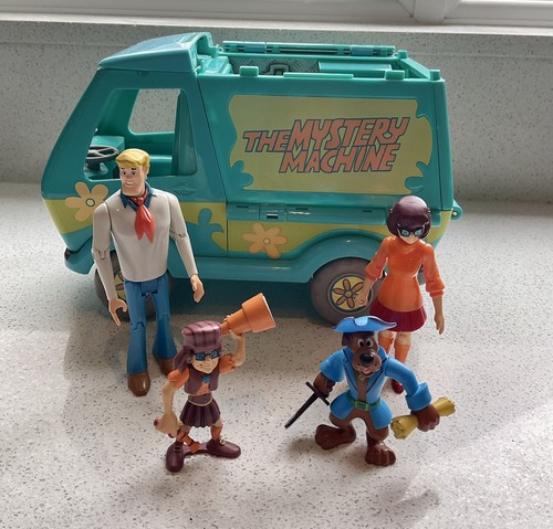 Scooby doo mystery machine van - doo,