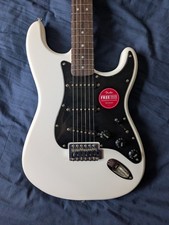 Squier Limited Edition Sonic Stratocaster Arctic White, Laurel Fingerboard